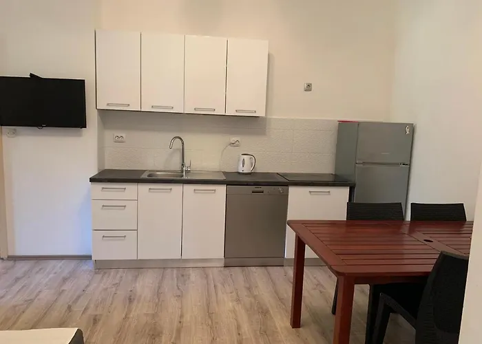 For 6 Persons Direct Seaside, Ground Floor شقة Ljubač