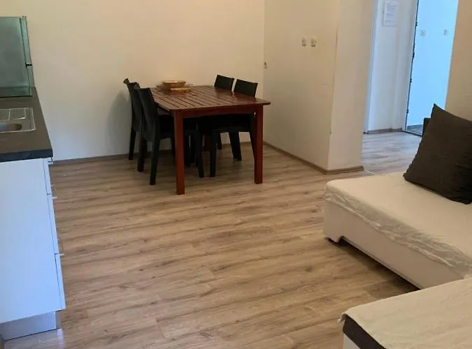M, For 6 Persons Direct Seaside, Ground Floor *