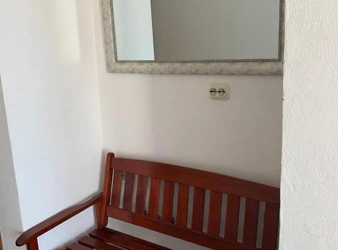 For 6 Persons Direct Seaside, Ground Floor شقة Ljubač