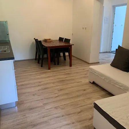 M, For 6 Persons Direct Seaside, Ground Floor *