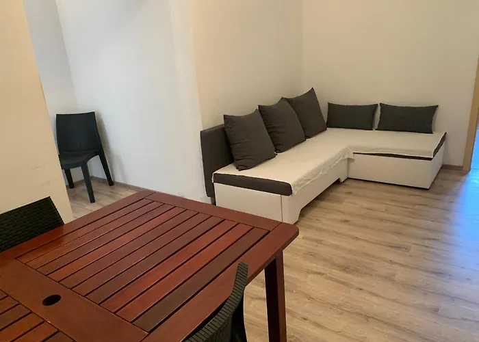 M, For 6 Persons Direct Seaside, Ground Floor *